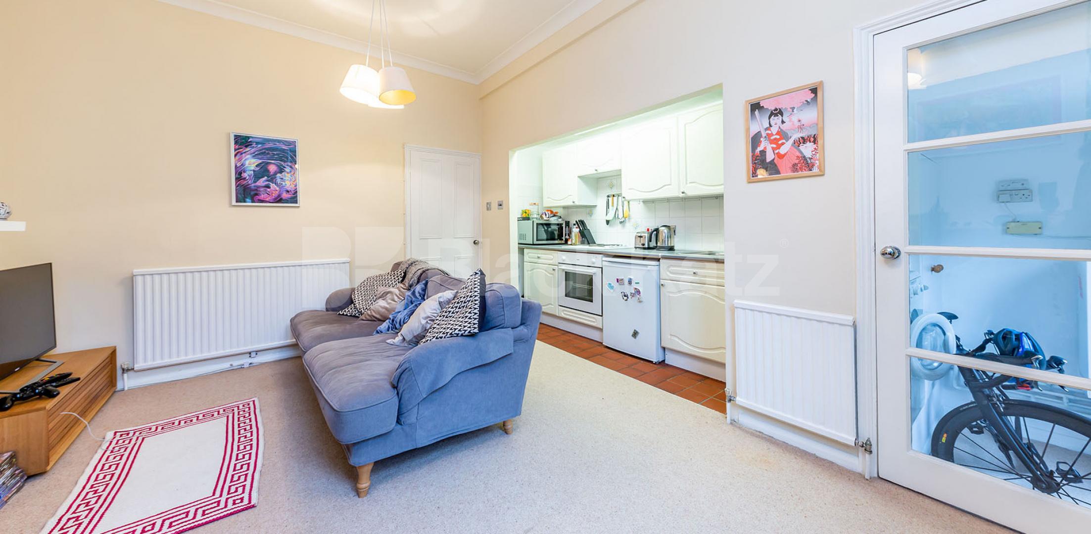 Contemporary cosy one bed in the heart of primrose hill mins to tube & shops Gloucester Avenue, Primrose Hill / Regents Park